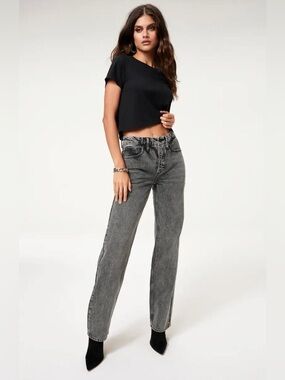 Good American - Straight Leg Jeans